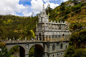 Sanctuaire de Las Lajas : La basilique au-dessus du canyon