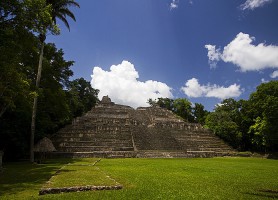 Ruines de Caracol : temples vivants de la civilisation maya