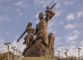 Monument de la Renaissance africaine : un géant de cuivre