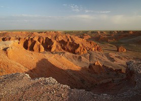 Bayanzag : les plus belles falaises au sable rouge de la Mongolie