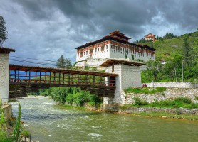 Dzong de Rinpung : la forteresse des joyaux empilés