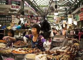 Marché de Gwangjang : la caverne de la gastronomie et des fringues