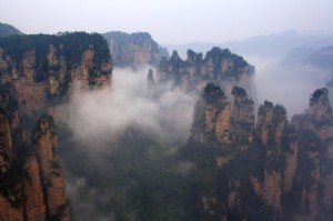 Le parc de Zhangjiajie : les pics rocheux surplombés de coton