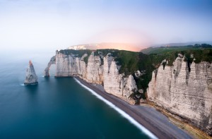 Falaises d'Etretat: vue imprenable sur les côtes normandes