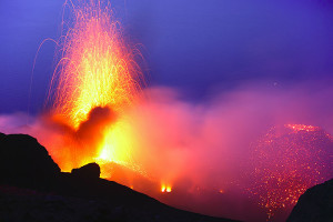 Stromboli : Héritier du Vésuve, il fait naître une île et un monde