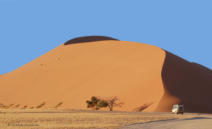 Le chemin des dunes : de majestueuses montagnes rouges