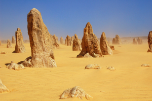 Le désert des Pinnacles : des formes mystérieuses dressées vers le ciel