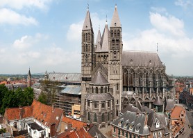 Cathédrale Notre-Dame de Tournai : un édifice religieux impressionnant