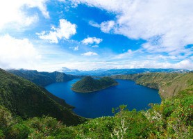 Laguna de cuicocha : la beauté céleste dans l’eau