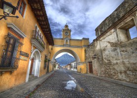 Antigua Guatemala : la cité entourée de volcans