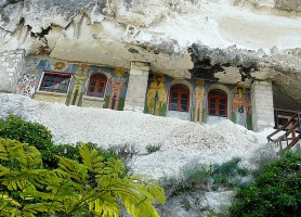 Églises d’Ivanovo : des chapelles construites au cœur des rochers
