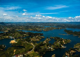 Guatapé : un village haut en couleurs