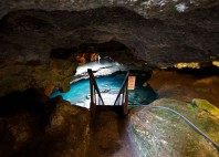 Devil's Den cave 