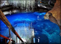 Devil's Den cave 
