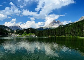 Lac de Misurina : le miroir du ciel bleu italien