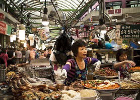 Marché de Gwangjang : la caverne de la gastronomie et des fringues