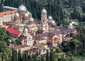 Monastère du Nouvel Athos : une presqu’île sacrée aux traits uniques