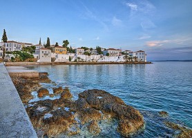 Spetsès : la belle île cosmopolite du golfe Saronique !