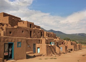 Taos Pueblo : un remarquable village des États-Unis