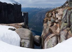 Kjeragbolten : découvrez cette roche exceptionnelle