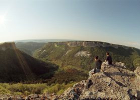 Mangoup : découvrez cette cité troglodyte