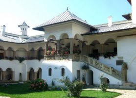 Monastère de Horezu : au sein d’un monastère riche en couleur