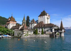 Oberhofen : un château de conte de fées