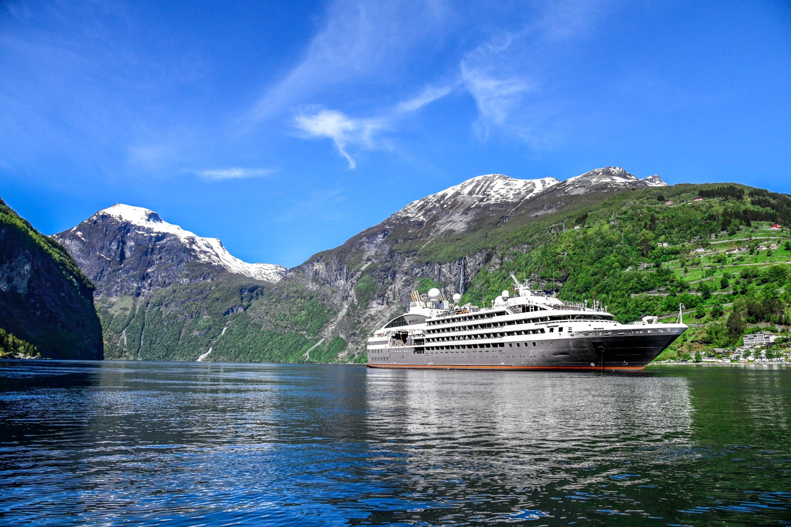 Croisières dans les fjords norvégiens : voici un guide détaillé pour un voyage inoubliable !